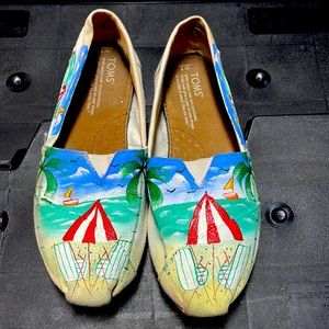 Women’s Tom’s hand painted beach shoes, size 7